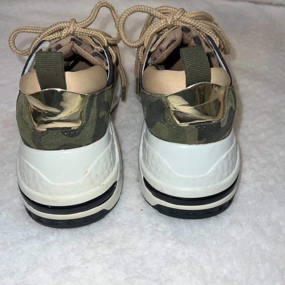 Steve Madden Cliffhanger Green Camo Animal Print Sneakers Size 6M